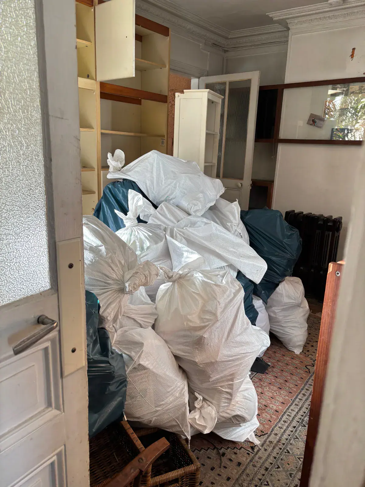 Sacs préparés après le tri d’un logement